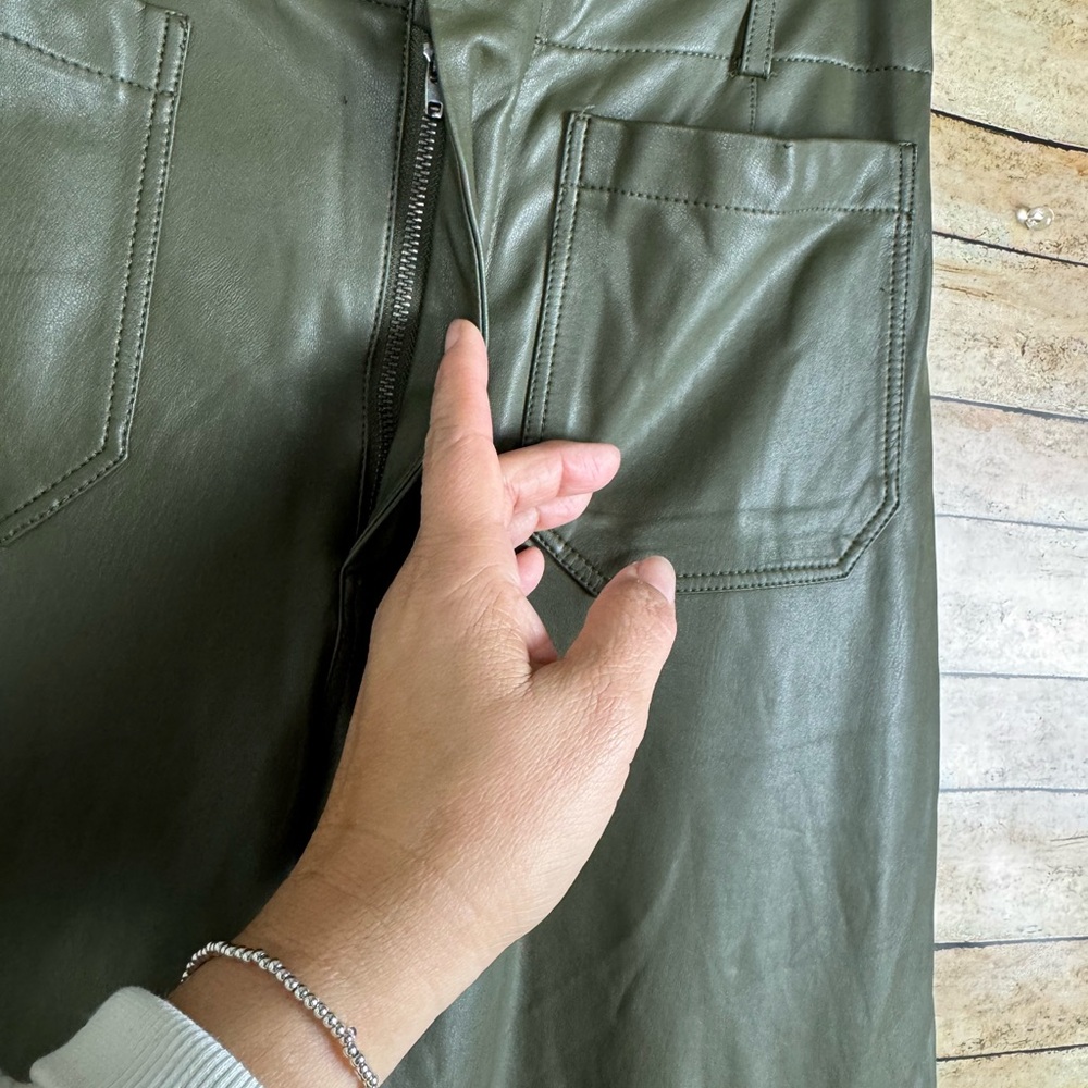 Maeve Anthropologie Dark Green Faux Leather Wide Leg Cropped Pants Size 27 - Picture 6 of 8